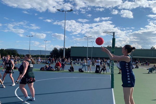 Southern Suburbs senior netball player takes a throw in